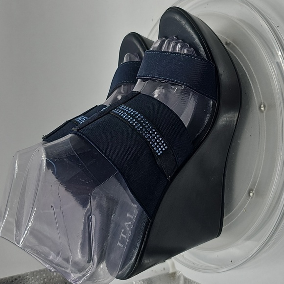 K Women's Italian Shoemaker Wedge - Picture 5 of 8